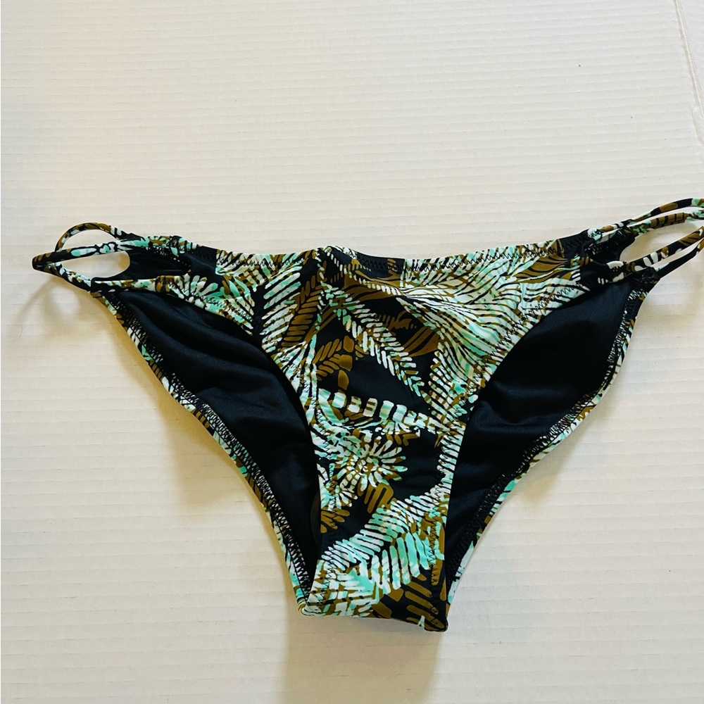 New! Volcom women's bikini bottoms with a tropical or leaf print pattern. Large